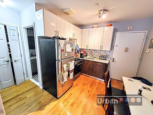 4th image of 41 Melrose St APT 1A