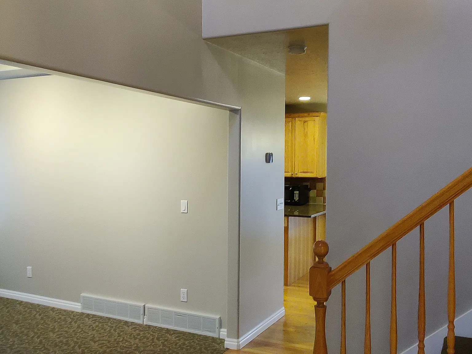 6 bed, 3.5 bath, 3482 sqft, $3,300 — Photo 2