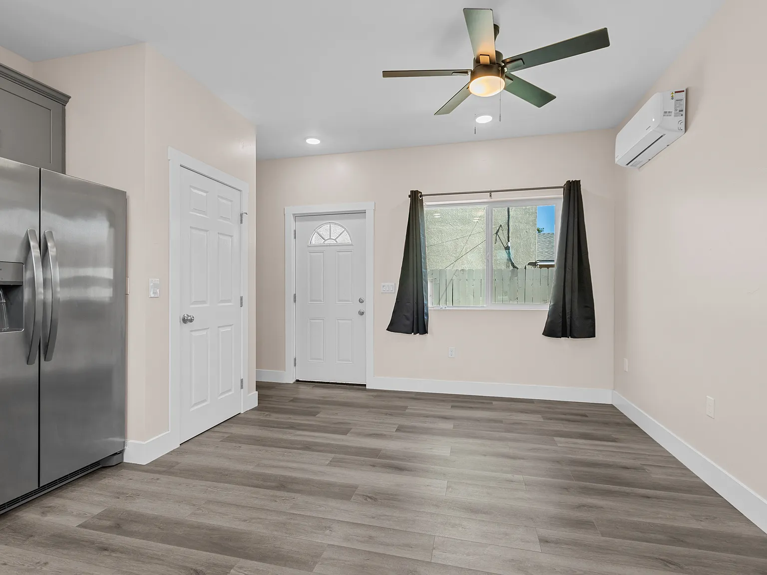 2 bed, 738 sqft, $2,100 — Photo 3