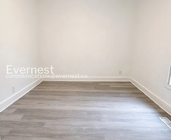 317 W 23rd St — Photo 10