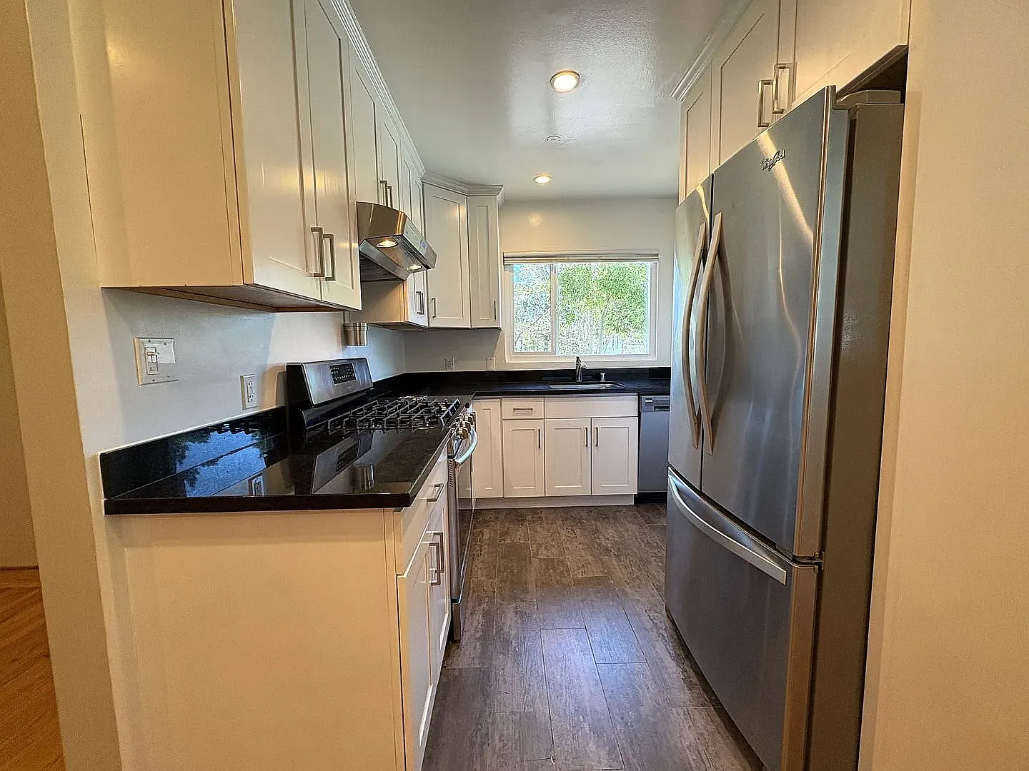 2 bed, 872 sqft, $3,999 — Photo 4