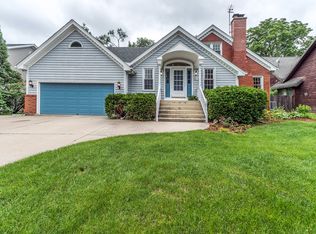 2130 Nachtman Ct, Wheaton, IL 60187