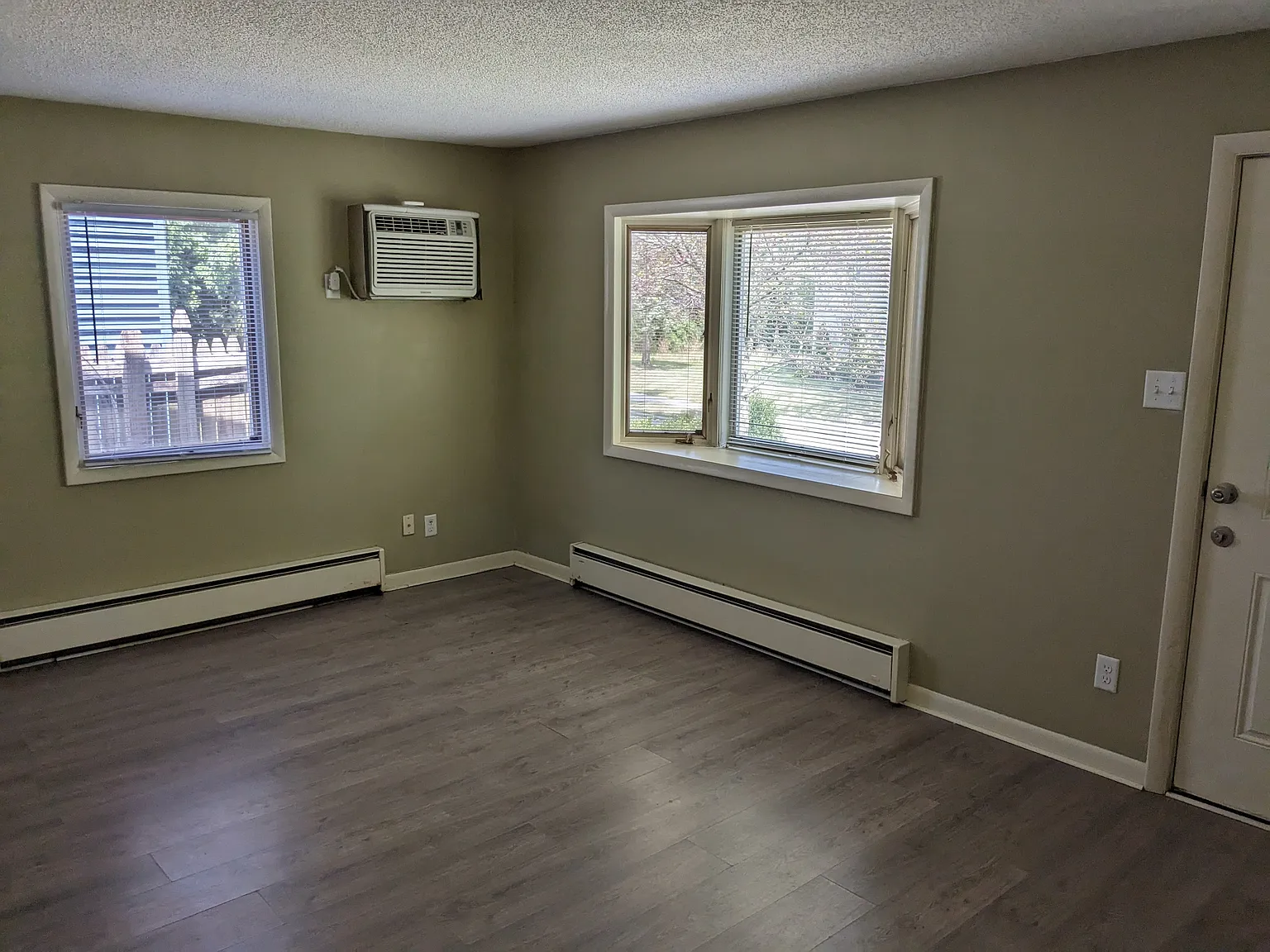 2 bed, 672 sqft, $1,050 — Photo 2