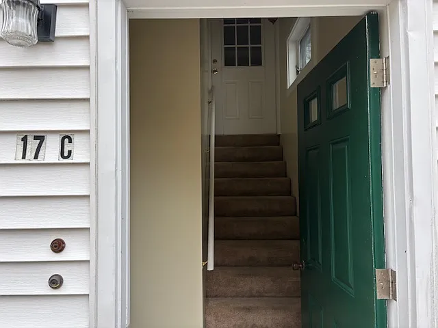17 Maywood Ln #C — Photo 3