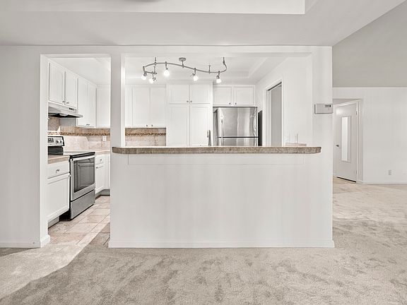 2nd image of 5148 Cribari Pl