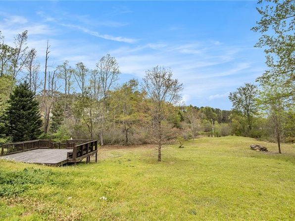 125 Bombay Ln, Grantville, GA 30220
