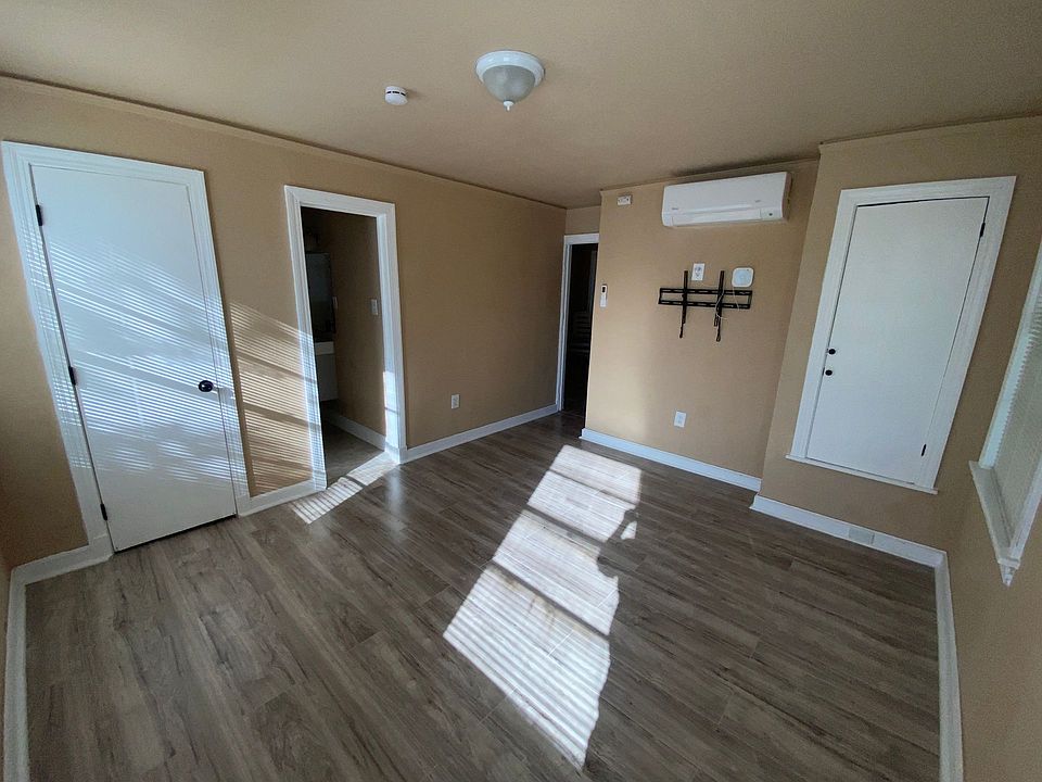 1st image of 3256-3258 Blackwell Dr