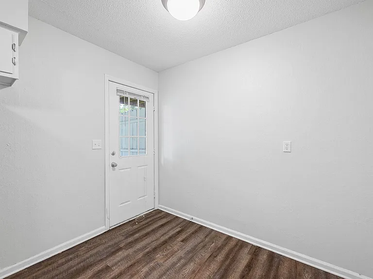 Newcastle Apartments — Photo 92