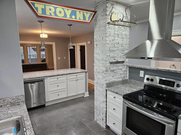 7 Desson Ave, Troy, NY 12180