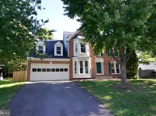 915 Spring Knoll Dr, Herndon, VA 20170