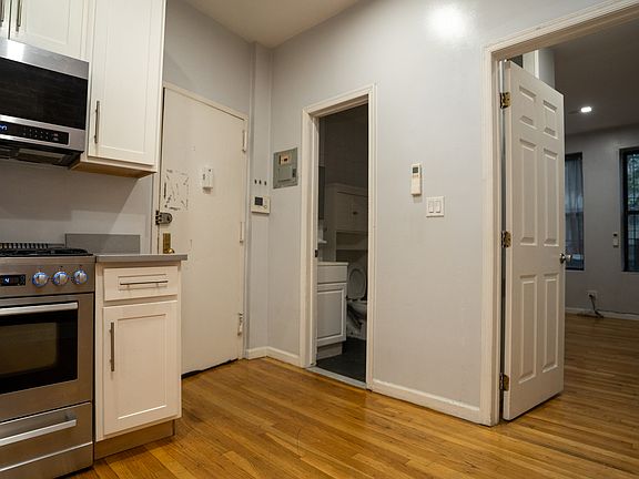 4th image of 306 Jefferson St #2F