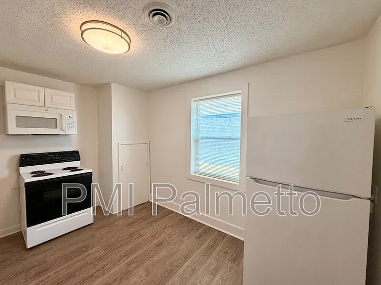 528 Jasper St — Photo 6