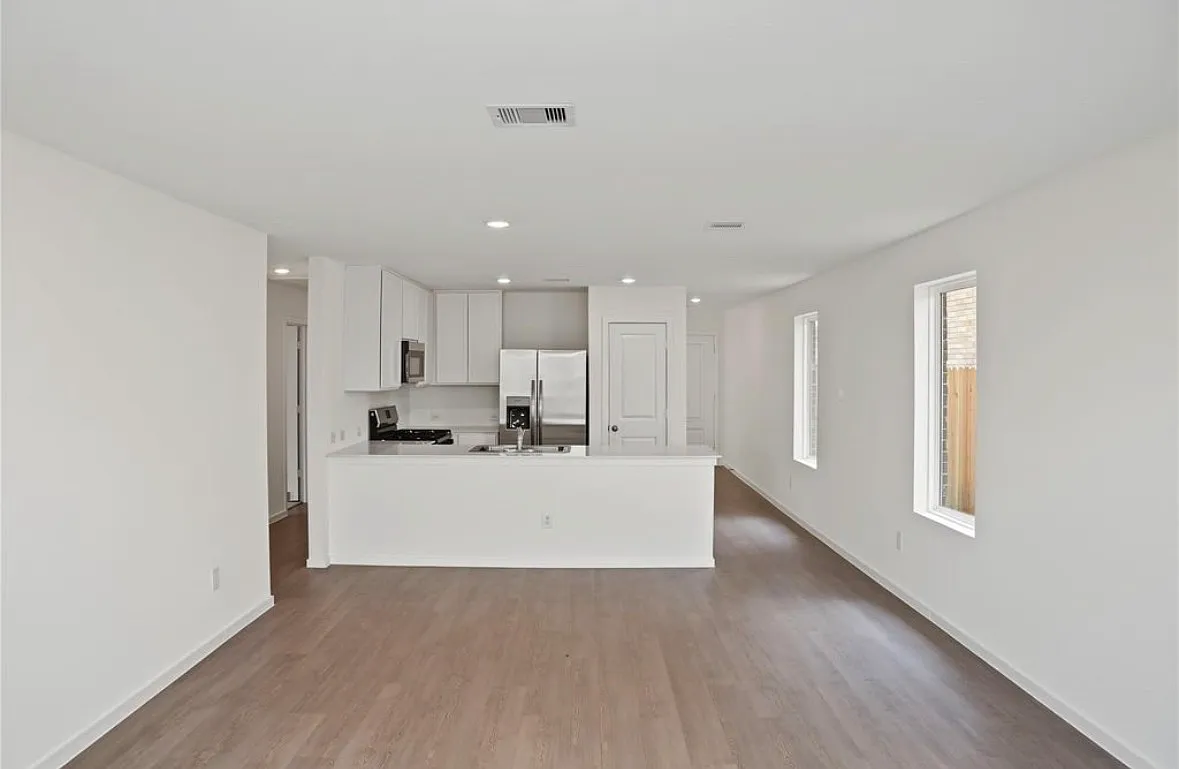 3 bed, 1325 sqft, $2,000 — Photo 1