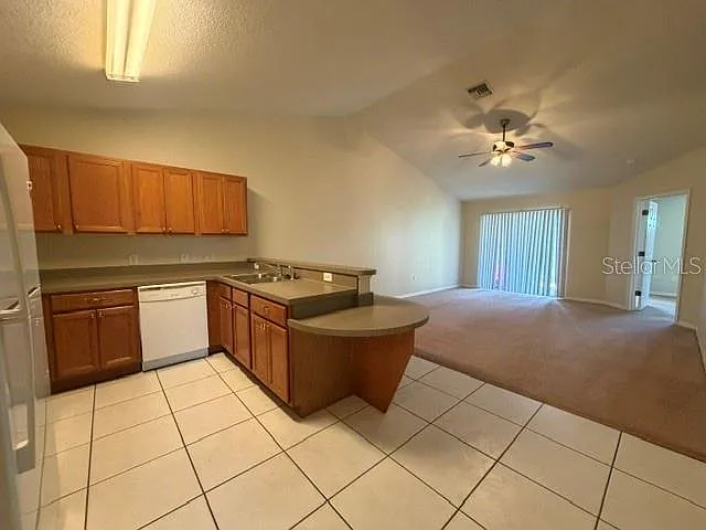 3 bed, 2.0 bath, 1171 sqft, $1,600 — Photo 3