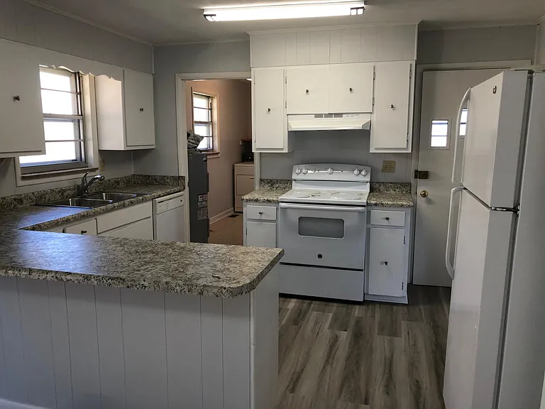 909 Martingale Dr — Photo 16