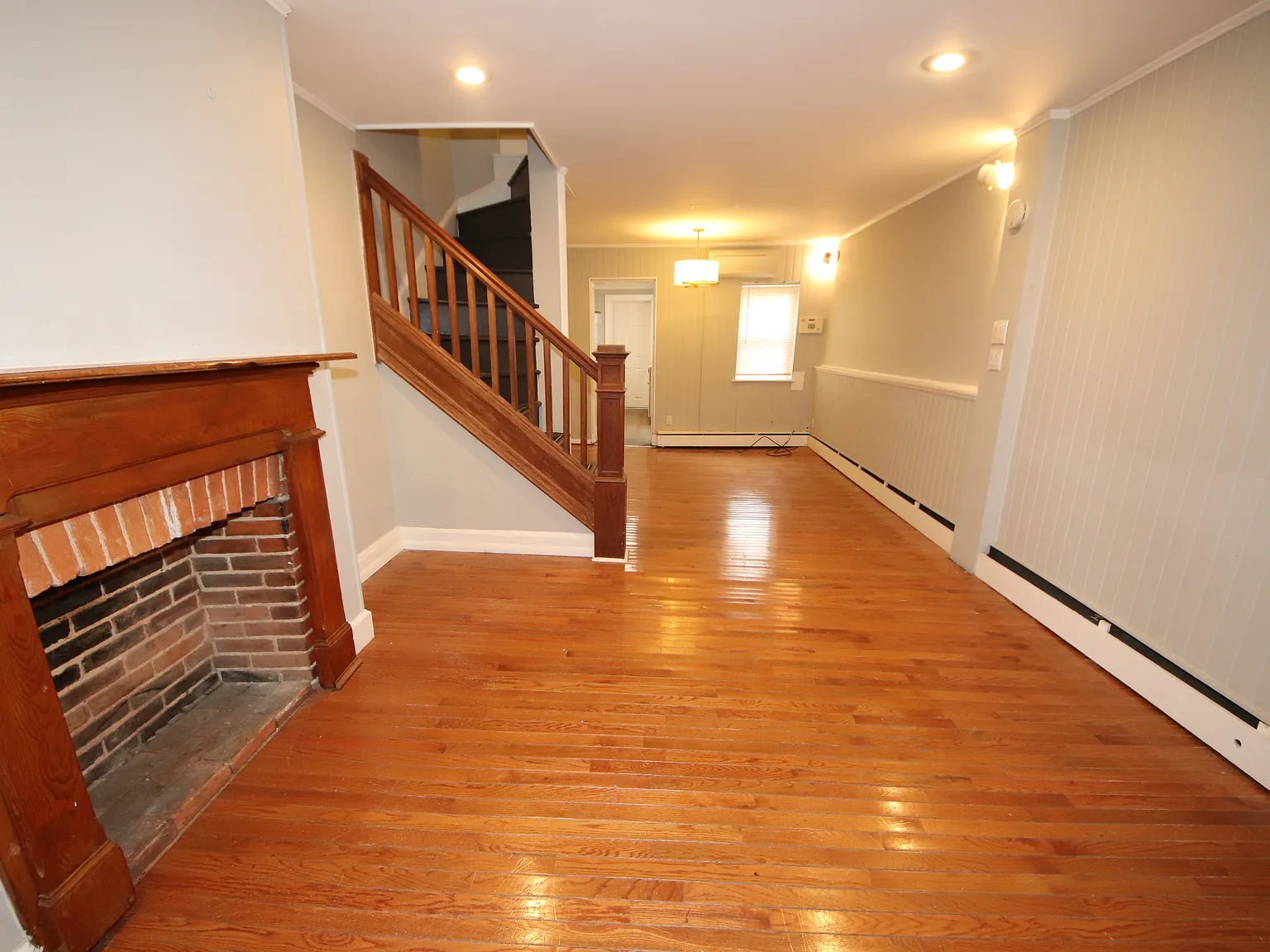 3 bed, 1.5 bath, 1036 sqft, $2,150 — Photo 3