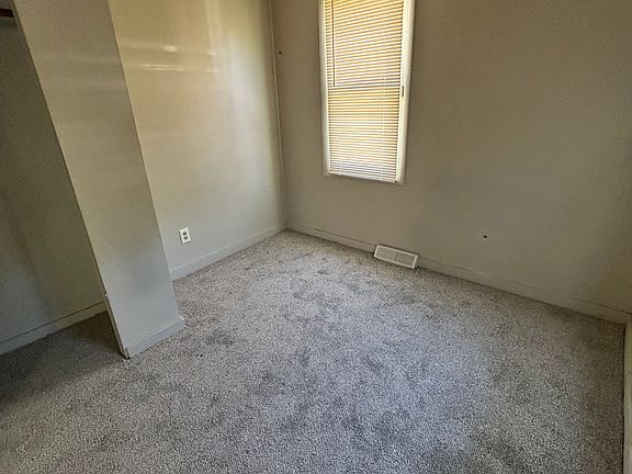 4th image of 6011 E 11th St