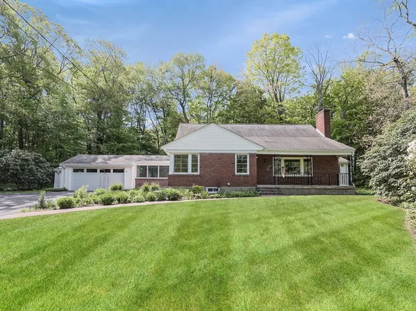 275 Singletary Ln, Framingham, MA 01702