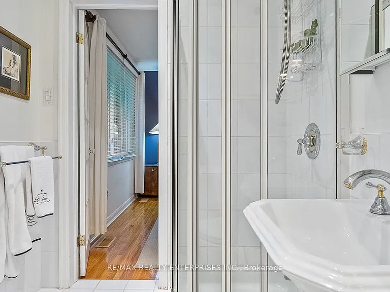 1373 Queen Victoria Ave — Photo 23