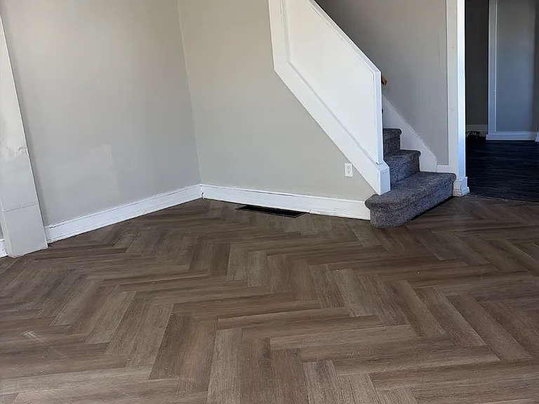 10 W Broad St — Photo 3