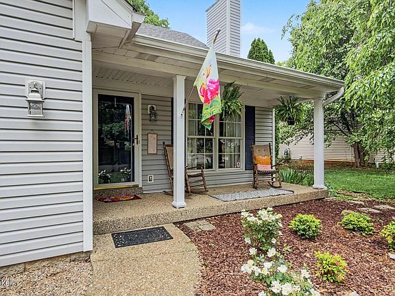 2nd image of 4908 Oakbrook Dr