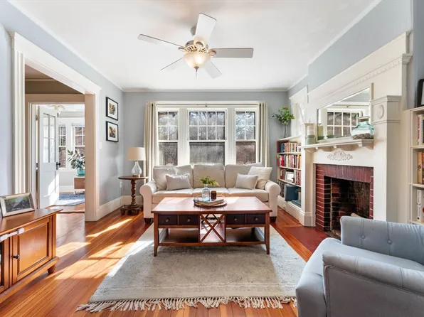379 Pond Ave #B, Brookline, MA 02445