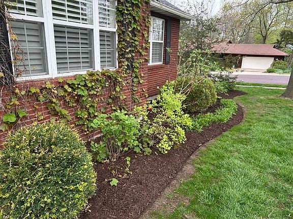 3rd image of 3005 Greenbriar Dr