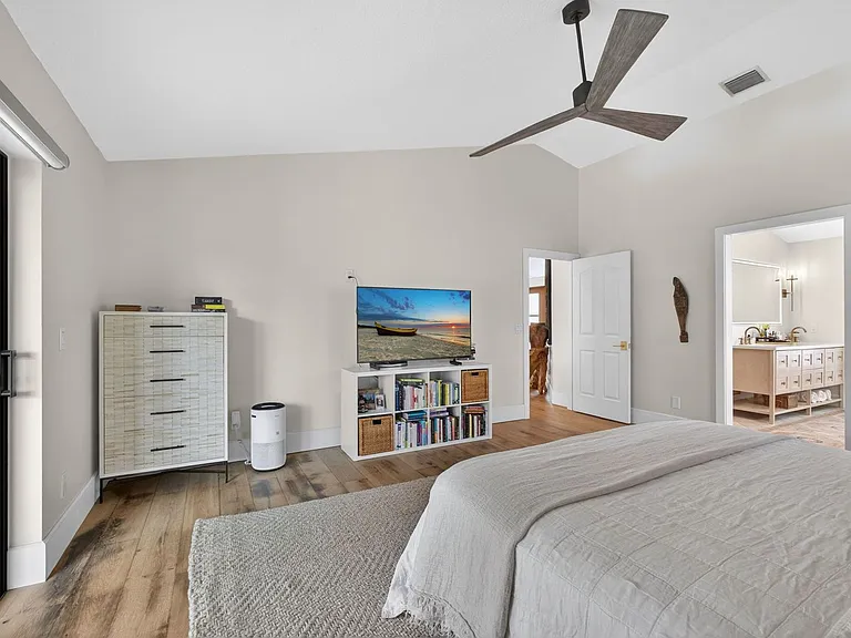 12897 La Rochelle Cir — Photo 52