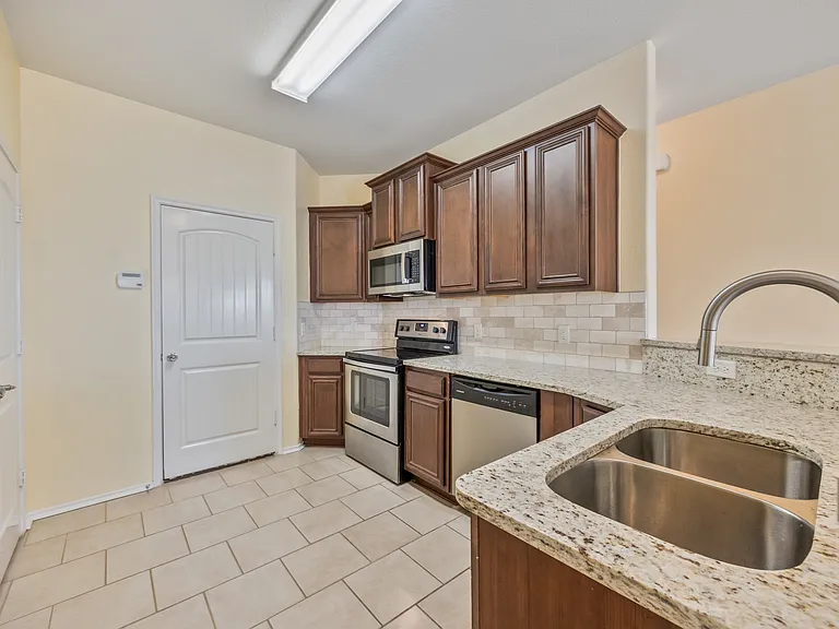 2508 Pioneer Bluffs Rd — Photo 23