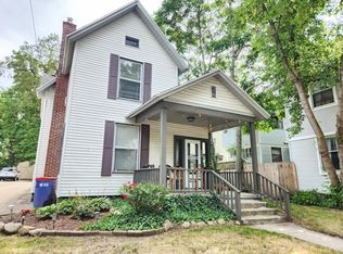 662 Lake Dr SE, Grand Rapids, MI 49503