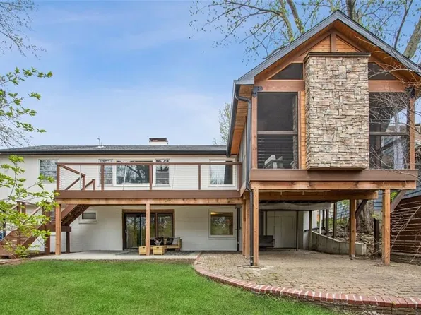 3916 W 72nd Ter, Prairie Village, KS 66208