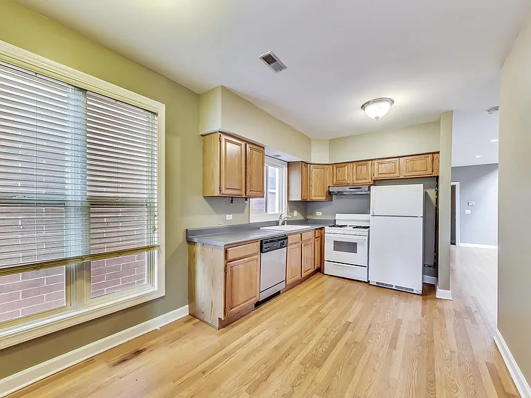 2330 N Greenview Ave #2R — Photo 6
