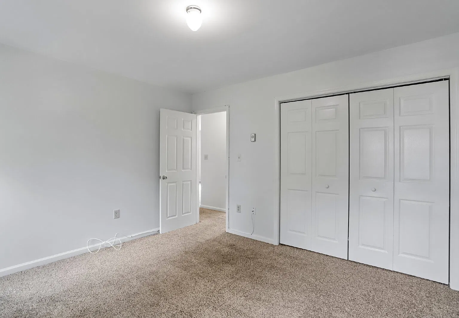 2 bed, 1.0 bath, 900 sqft, $1,200 — Photo 4