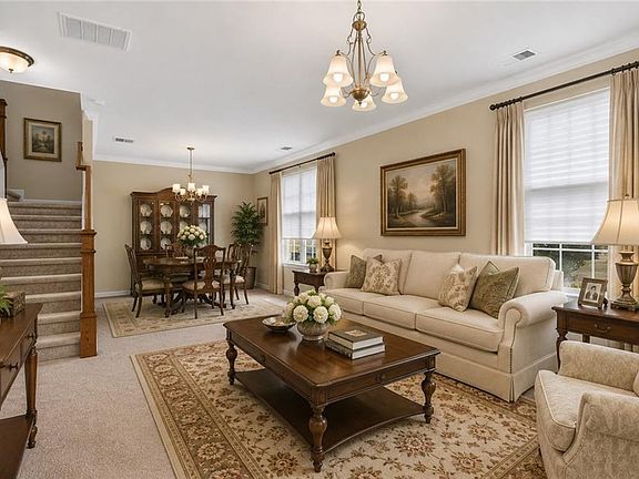 4th image of 706 Promenade Ln