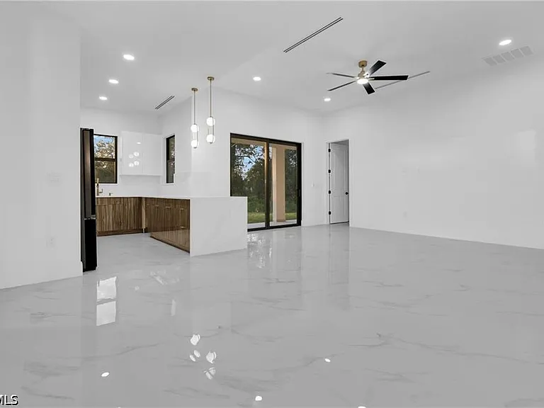 1601 Clark Ave — Photo 12