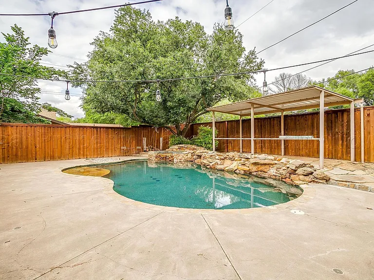 1813 Thomas Pl — Photo 32