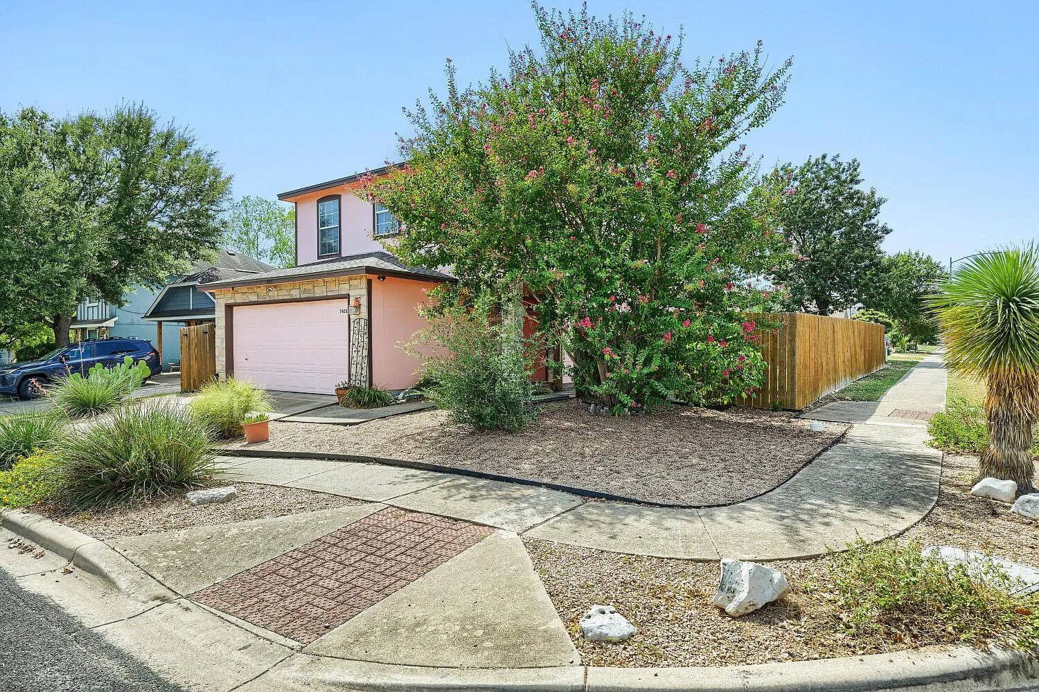 3 bed, 2.5 bath, 1554 sqft, $2,200 — Photo 2