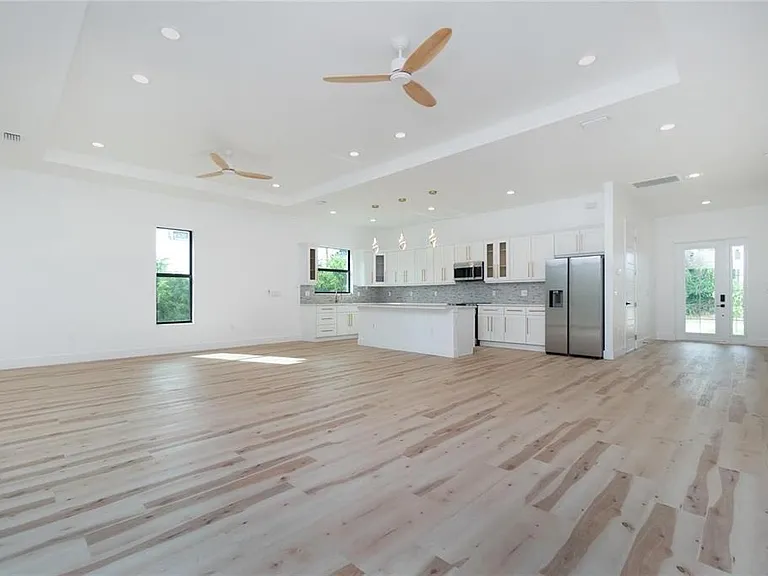 289 Albatross Rd — Photo 7