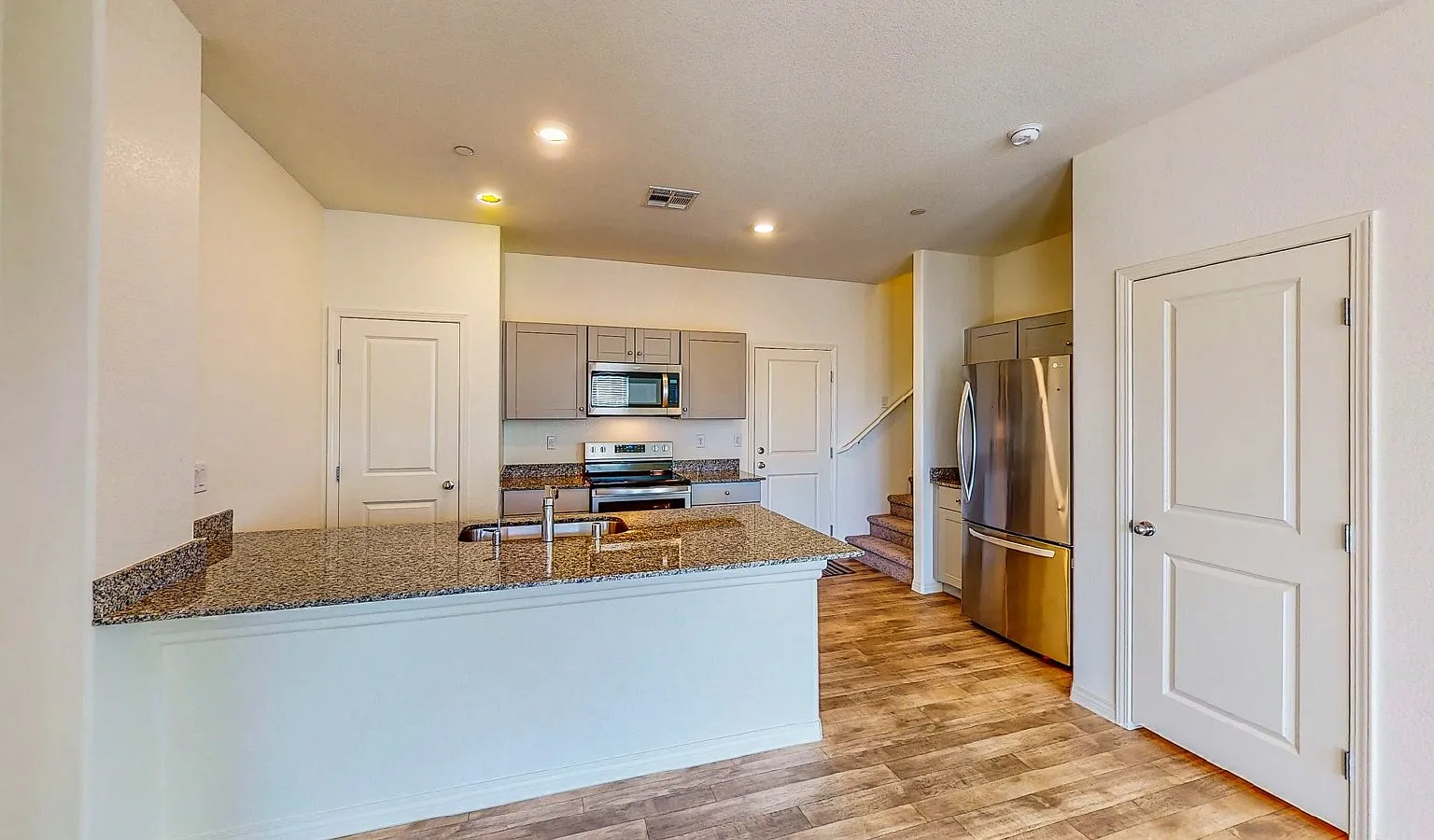 3 bed, 2.0 bath, 1404 sqft, $1,850 — Photo 2