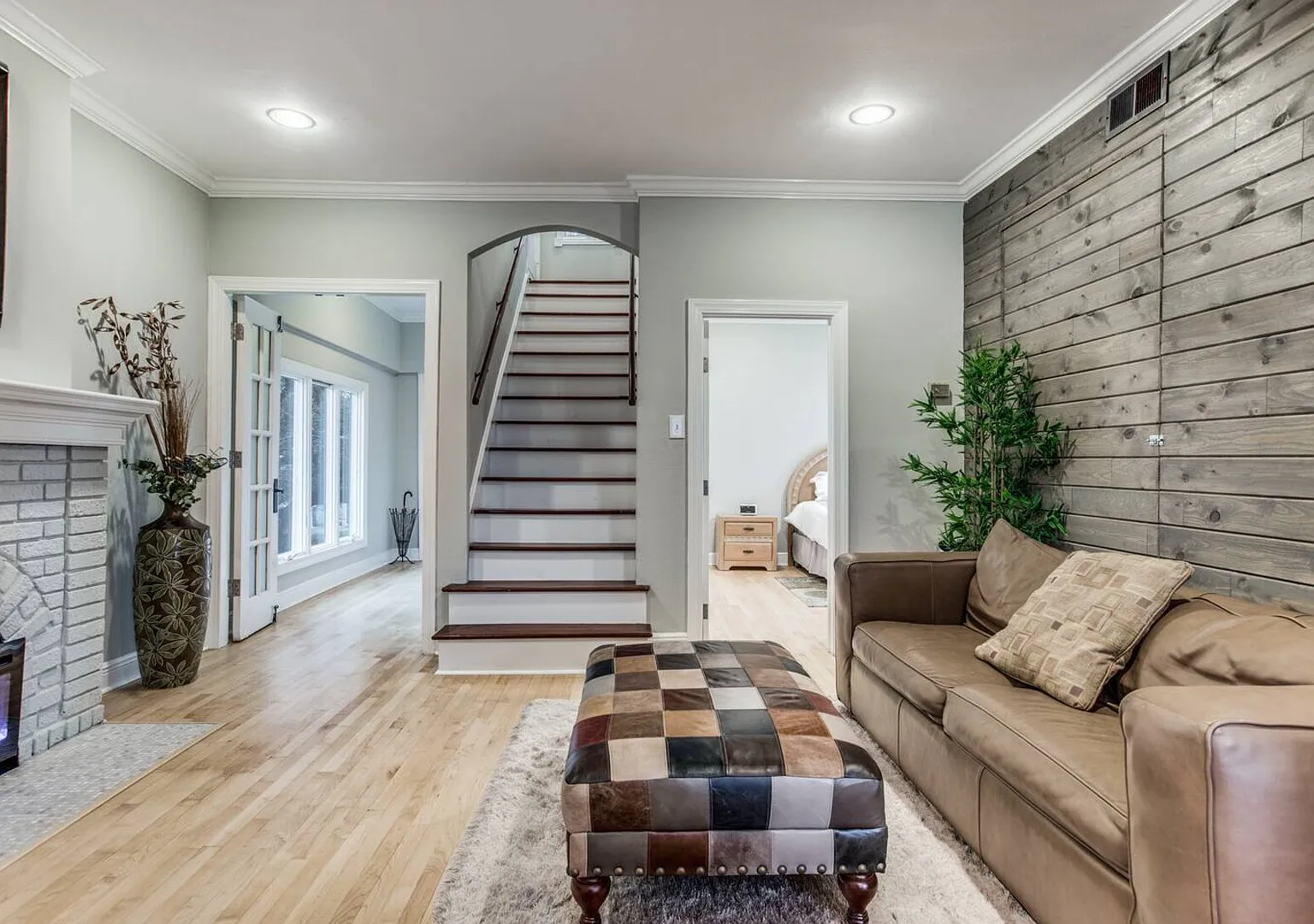 4011 Roswell Street, a beautifully updated 3-bedroom, 2-bath duplex — Photo 2