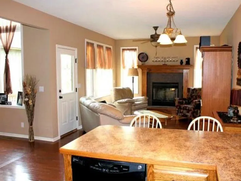1204 Cottonwood Ct — Photo 7