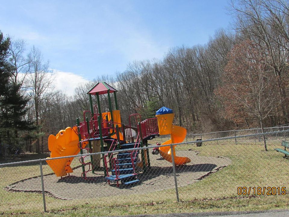 2nd image of River View Ln