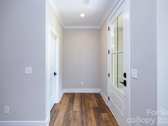 4th image of 120 Glencoe Ln #105