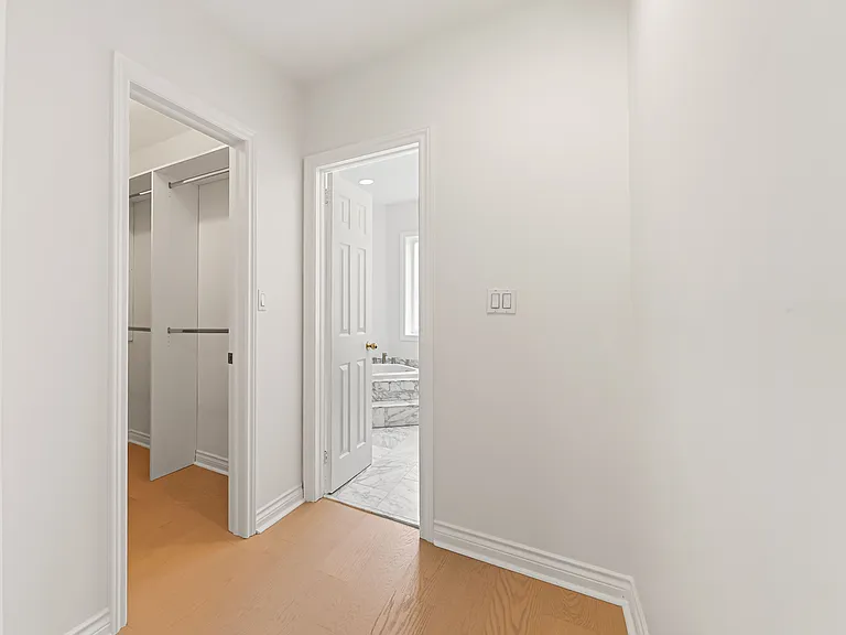 10 Gibson Ave — Photo 28