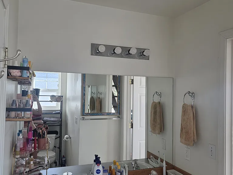 1607 H St #201 — Photo 11
