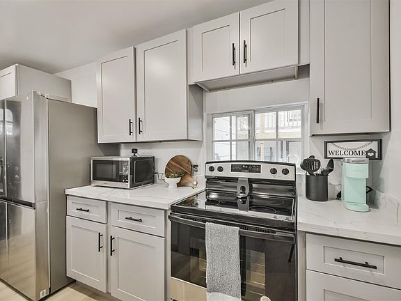 5th image of 4705 A&b Pease St