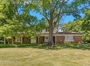 7036 Lindenmere Dr, Bloomfield Hills, MI 48301