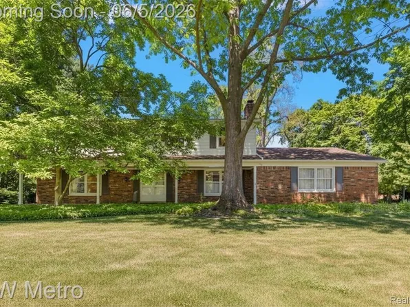 7036 Lindenmere Dr, Bloomfield Hills, MI 48301