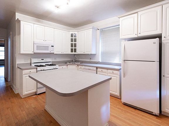 2nd image of 2427 W Eastwood Ave #1