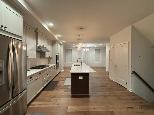 2750 S Spurway Dr, Ann Arbor, MI 48105